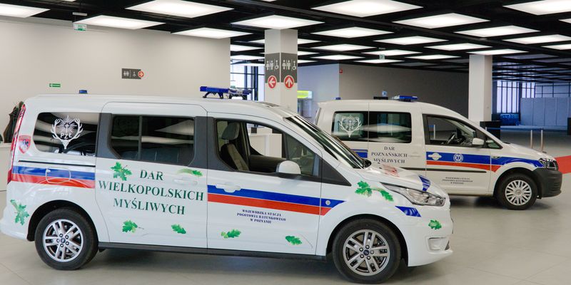 Kolejny ambulans dla poznańskiego pogotowia od wielkopolskich myśliwych